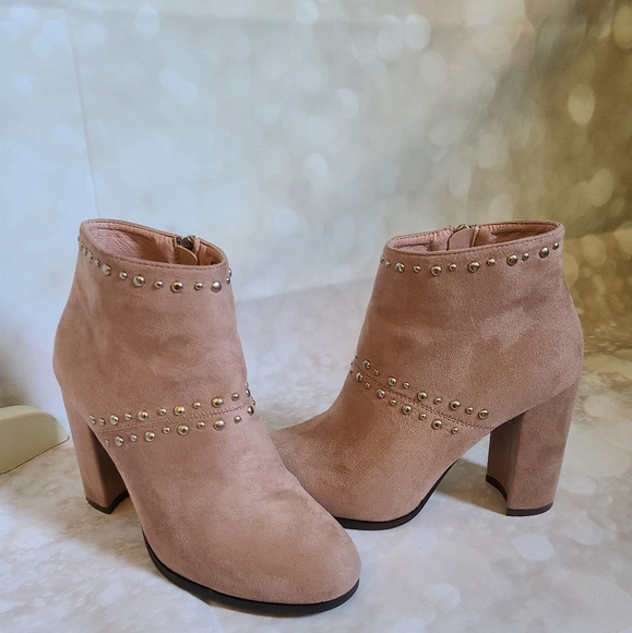 size 9 heeled boots